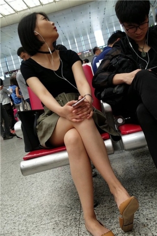 查看完整内容：4k视频，气质裸腿漂亮御姐范女神姐姐（视频版） - 共9张图片