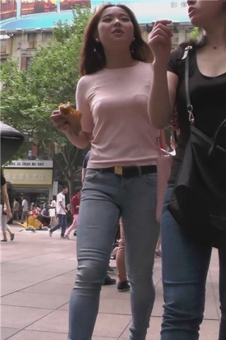 查看完整内容：尖嘴细高跟圆臀紧身牛仔裤美女，粉色T恤很漂亮。[465 MB]（视频版） - 共12张图片