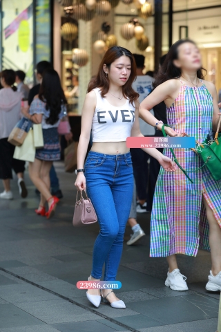 【视觉冲击赛帖】短装露腰 紧牛翘臀 美眉