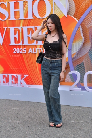 查看完整内容：搭讪街拍长裤小姐姐 - 共19张图片