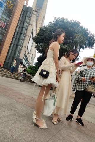 街拍连衣裙rou丝高跟小妹（视频版）