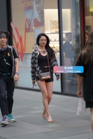 查看完整内容：长直腿 - 共15张图片