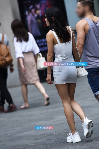 【咔喳赛贴】白色性感裹身小短裙