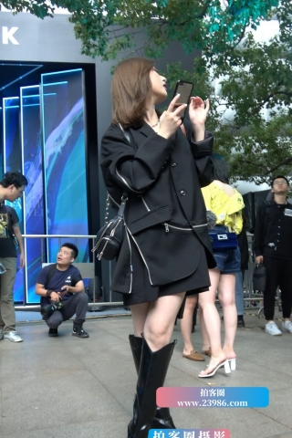 查看完整内容：4K - 长靴时尚美女 [1.33 GB/MP4]（视频版） - 共8张图片