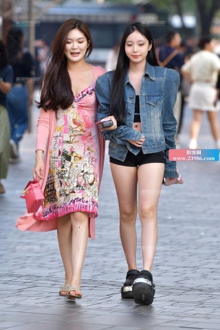 ★款款而来两美女