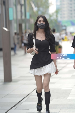 漂亮长筒袜女孩