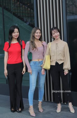 查看完整内容：性感紧身蓝牛街拍美女 - 共20张图片