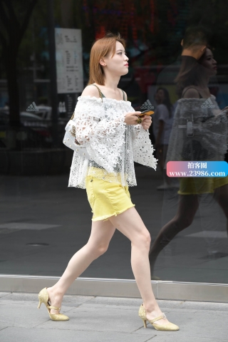 街拍美腿高跟美女