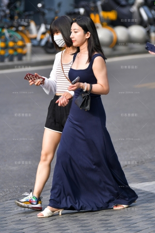 ★藏蓝长裙美女（城市版）（完整版）