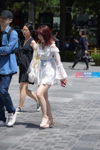 街拍白裙凉高姐姐