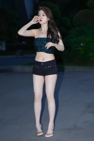 热裤美腿美女（完整版）