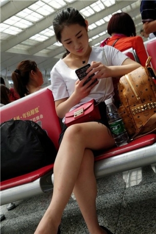 查看完整内容：4k超清，气质大长腿甜美小姐姐（视频版） - 共8张图片