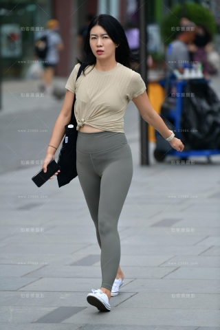 ★匆匆忙忙瑜伽裤美女