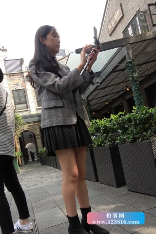 4K - 百褶短裙小姐姐爱自拍 [2.78 GB/MP4]（视频版）