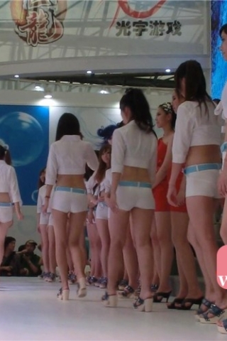 查看完整内容：性感美腿showgirl舞台上溜一圈。（视频版） - 共5张图片