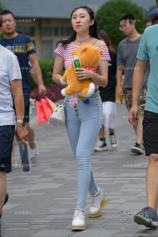 【街拍之魂赛帖】蓝色紧牛