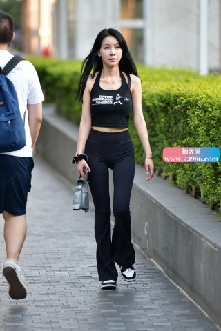 ★长发飘飘紧身裤美女