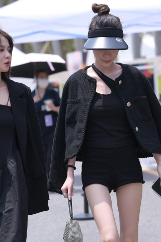 白嫩的性感热裤美腿小鲜肉~