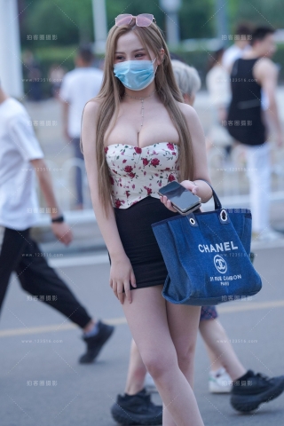 查看完整内容：酥胸 - 共19张图片