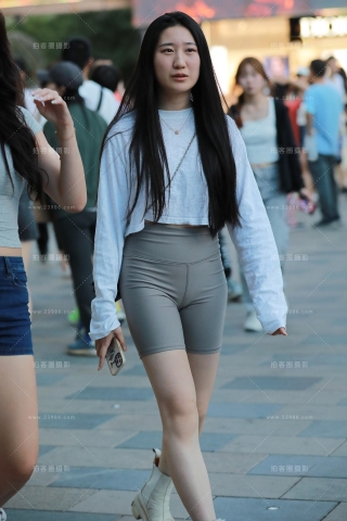 【玻璃街拍】灰色健身短裤