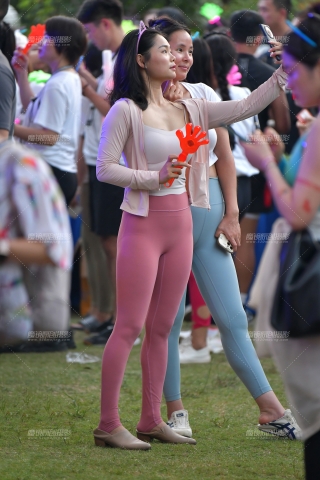 ★喜欢拍照瑜伽裤美女