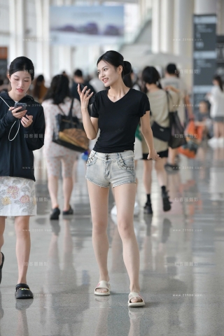 热牛库里丝美眉