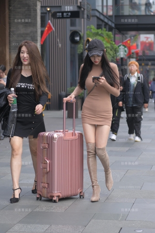 大长腿包臀裙小姐姐