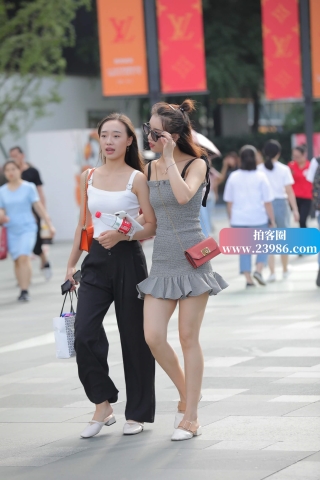 气质短裙靓妹