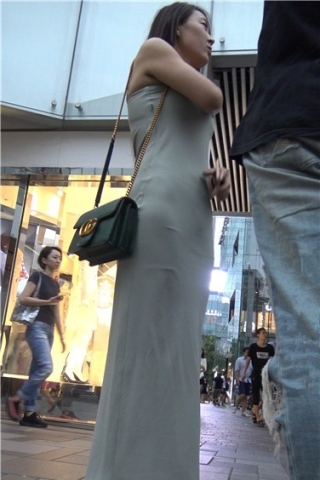 查看完整内容：4k超清，街拍气质长裙丁内极品身材美女姐姐[2.29 GB]（视频版） - 共12张图片