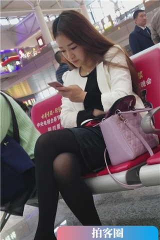 查看完整内容：4k-高铁站候车室拍摄黑丝长腿性感漂亮女神MM（视频版） - 共8张图片