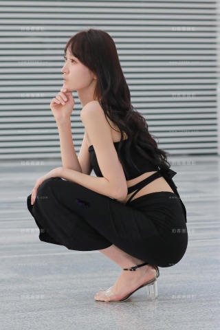 【玻璃街拍】黑色连衣裙小姐姐