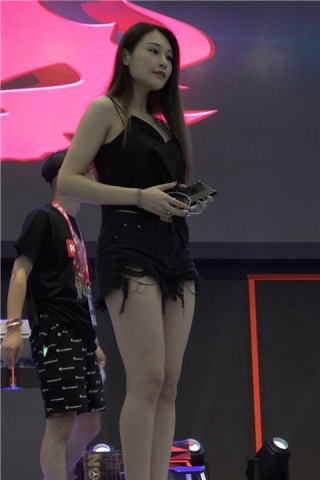 查看完整内容：4K 黑色热裤美女小姐姐showgirl  [864 MB]（视频版） - 共6张图片